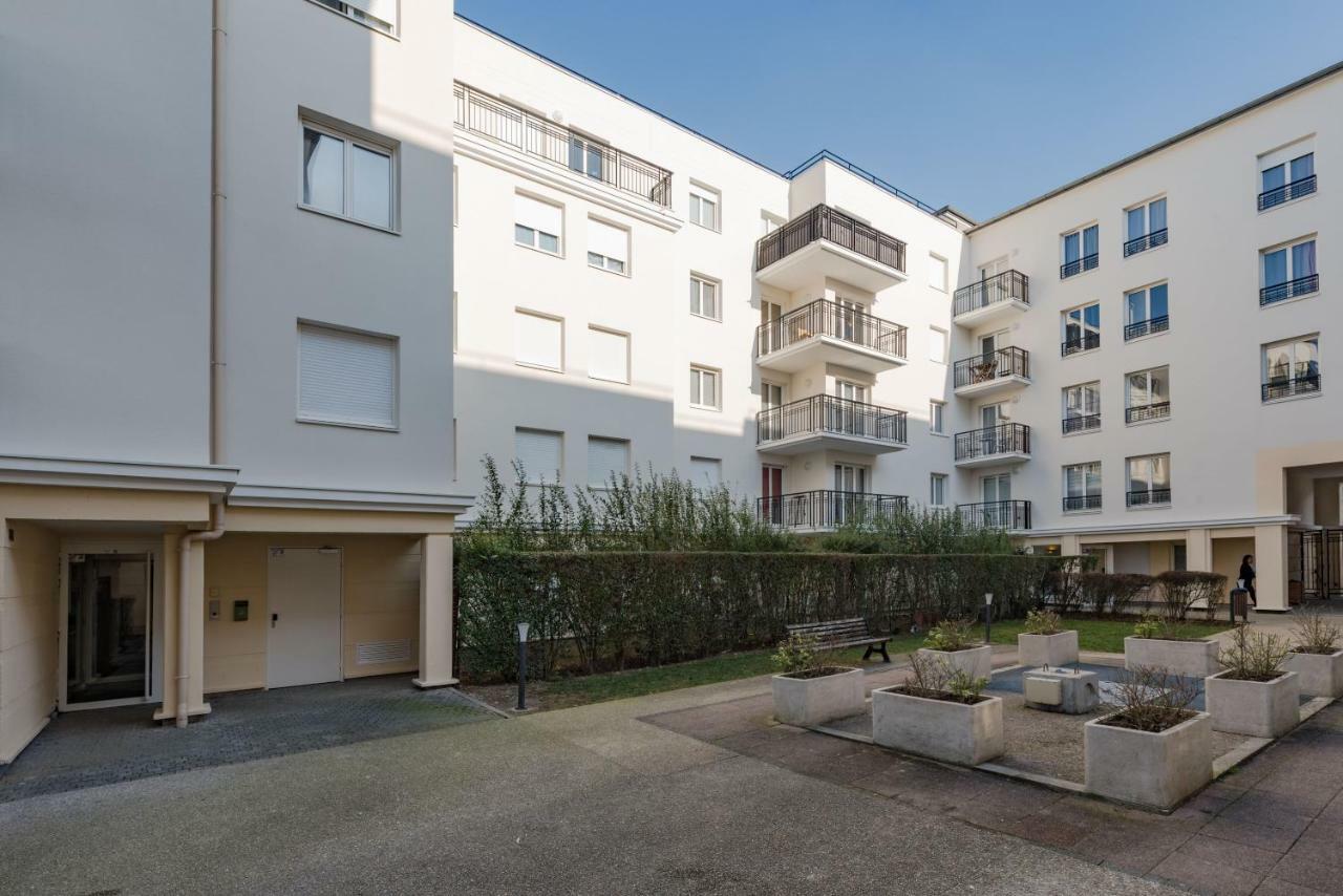 Standing Apartment In Disneyland Bmyguest Serris Exterior photo